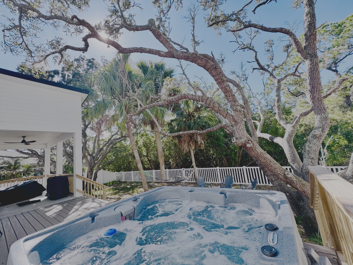 Covered veranda, hot tub, fire pit